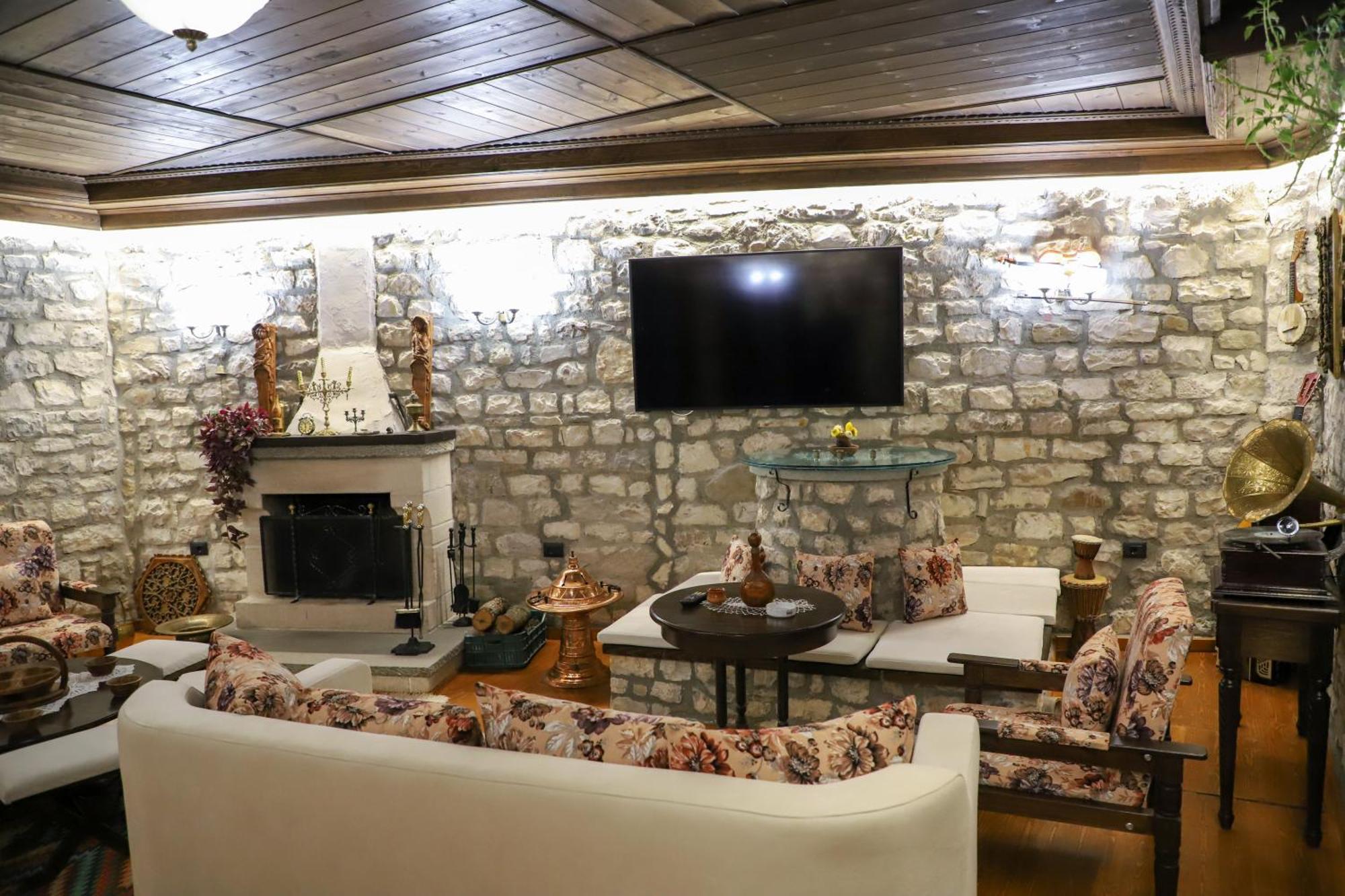 Villa Oda Tomori Берат Екстер'єр фото